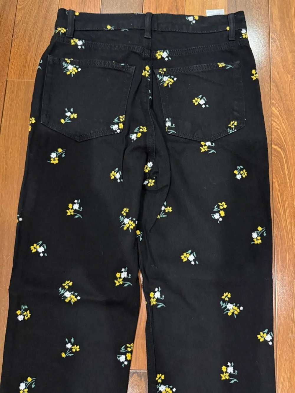 Reformation Cynthia high rise straight jeans in Priscilla embroidered. New - Picture 6 of 7
